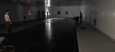 Уложенный линолеум в чистом помещении